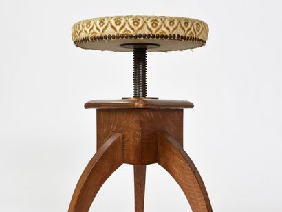 null Vincent GONZALEZ (1928-2019)

Piano stool with three carved wooden legs joined...