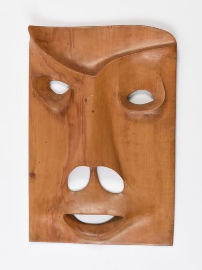 null Vincent GONZALEZ (1928-2019)

 carved wooden plate with face decoration 

39...