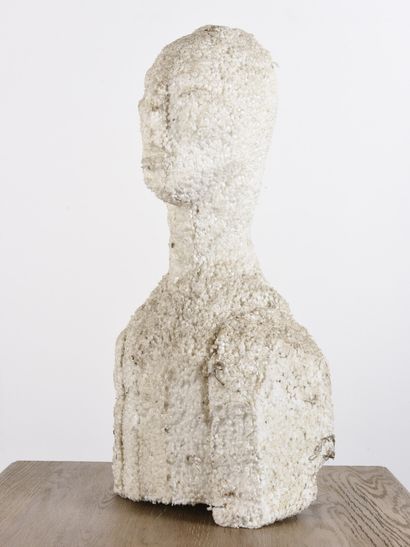  Vincent GONZALEZ (1928-2019) 
Bust of a woman, 
Composition in polystyrene, 
H :...