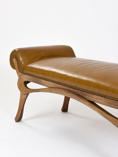 null Vincent GONZALEZ (1928-2019)

Carved wood bench, studded leather upholstery

H...