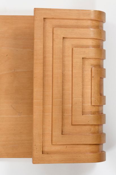 null Vincent GONZALEZ (1928-2019)

Wall lamp made of ash wood, carved with bands...