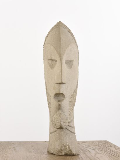  Vincent GONZALEZ (1928-2019) 
Ulysses, 
Carved granite, 
H : 51 cm ; W : 36 cm