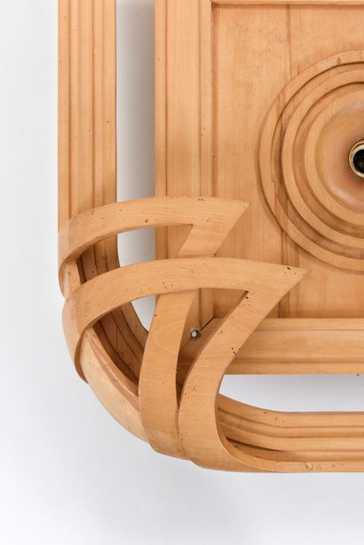 null Vincent GONZALEZ (1928-2019)

Wall lamp in openworked and carved wood

60 x...