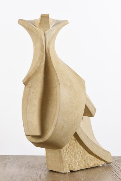  Vincent GONZALEZ (1928-2019) 
Stylized animal, 
Burgundy stone, 
H : 49 cm ; W :...