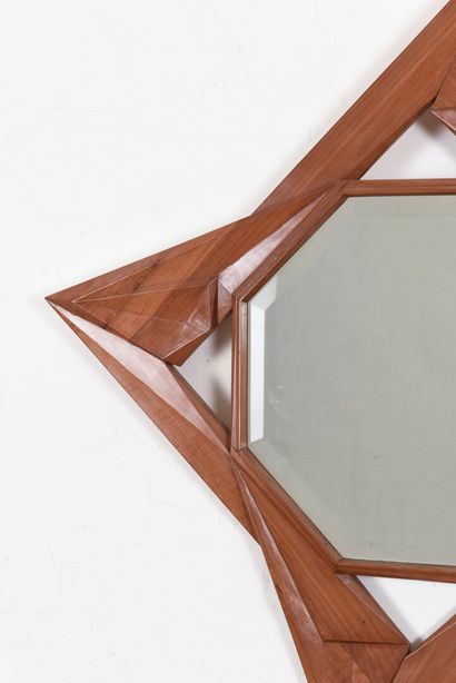 null Vincent GONZALEZ (1928-2019)

Miroir en bois sculpté et ajouré en forme d'étoile...