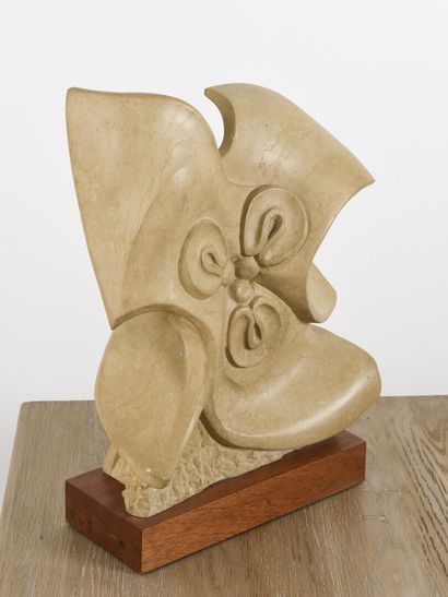  Vincent GONZALEZ (1928-2019) 
Female composition, 
Carved Burgundy stone, 
H : 43...