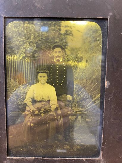 null Autochrome lumière, portrait d'un couple

Plaque en verre dans un encadrement...