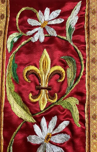 null Deux amples chasubles romaines en satin de soie - France Circa 1850/1900. La...