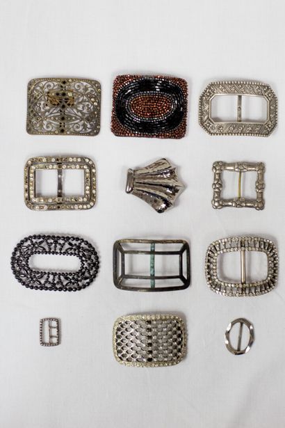 null 12 boucles de chaussures et de ceintures fin XIXe début XXe siècle en métal...