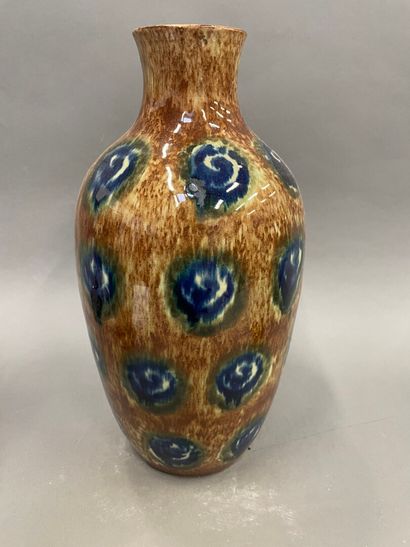 null Vase à décor de motif en spirale en céramique

H : 33 cm