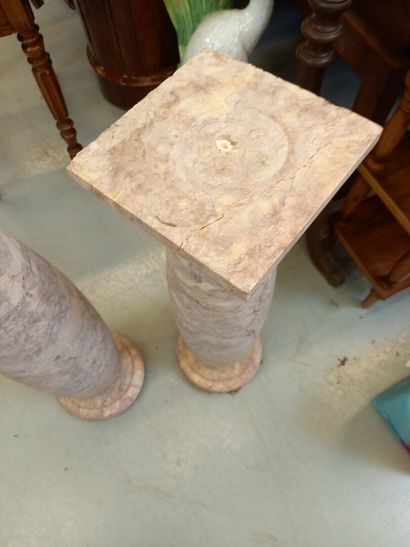 null Paire de colonnes en marbre 

Une tablette manquante

H : 73 cm