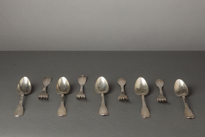 null Quatre couverts en argent uni modèle uniplat, poinçon Vieillard (1818- 1838),...