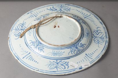 null NEVERS

Grand plat rond en faïence bleue

17ème siècle

D. 47,5 cm