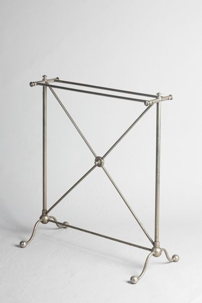 null Porte serviette en métal chromé, modèle néoclassique

H. 80 cm - L. 66 cm
