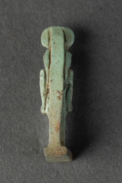null Amulette en forme d'Horus (?) en faience verte

Egypte 

H. 3 cm