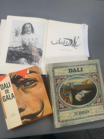 null Un lot de 3 ouvrages sur Salvador Dali. Dont : Le Dali de gala et Dali de D...