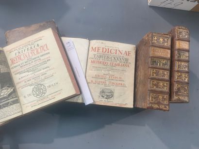 null [Médecine]. Un ensemble de 5 volumes XVIIIe : 

Universa medicina practica par...