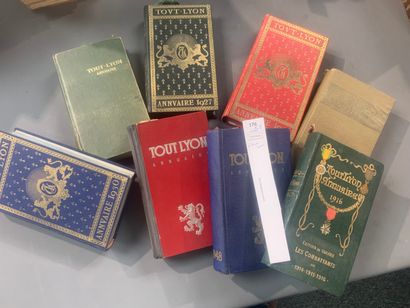 null [Lyon] LE TOUT LYON. Ensemble de 8 volumes :1916 - 1927 1930 1931 - 1946 1948...