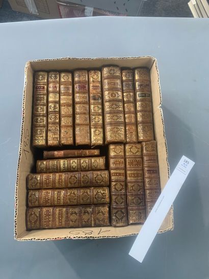 null Ensemble de 16 volumes dépareillés XVIIIe siècle reliés plein cuir