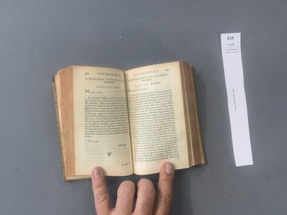 null Les oeuvres de Monsieur de Voiture. 1 volume in-16 relié cuir. Paris, 1656.