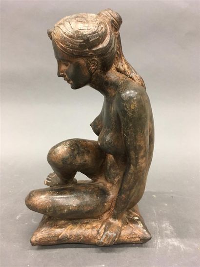 null Pierre CHENET 

Femme nue assise

Epreuve en bronze 

Signée sous la terrasse

H...