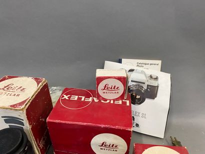 null Leica Boitier modèle K avec objectif de 180 et de 50 mm avec documentation en...