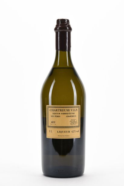 null 1 B CHARTREUSE JAUNE V.E.P. 100 cl 42% (Caisse Bois d'origine) (mise 2019) Pères...