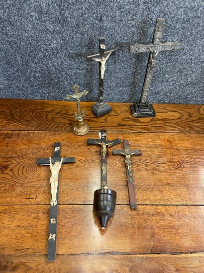 null Crucifix en bois noirci et os 

19ème siècle