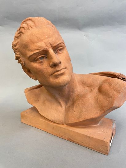 null Ugo CIRPIANI

buste d'homme en terre cuite

H : 32 cm