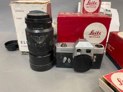 null Leica Boitier modèle K avec objectif de 180 et de 50 mm avec documentation en...