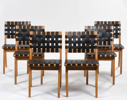null Jens RISOM (1916 - 2016)

Suite de six chaises modèle 666W à structure en bouleau...