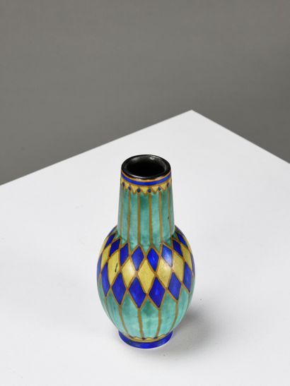 null Charles Catteau (1880-1966) pour Boch Frères Keramis

Vase de forme oblongue...