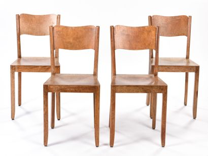 null HORGEN-GLARUS, Suisse

Suite de quatre chaises entièrement composées en hêtre...
