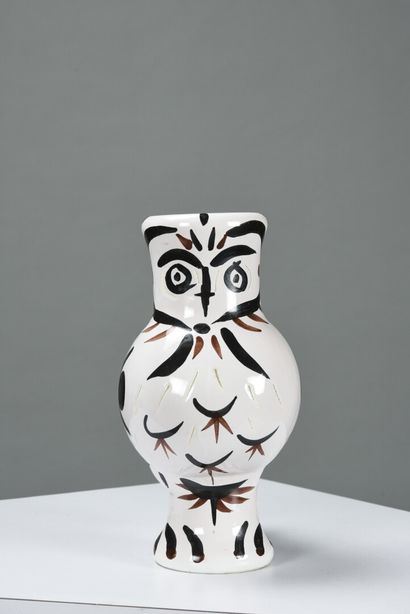 null Pablo PICASSO (1881-1973) et MADOURA

Grand vase Chouette aux plumes en terre...