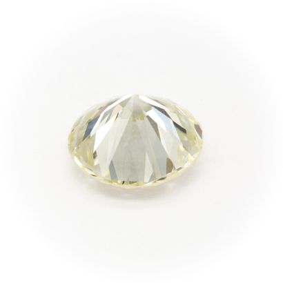 null Bague en platine griffée d'un diamant de 7,22 carats taille moderne épaulé de...