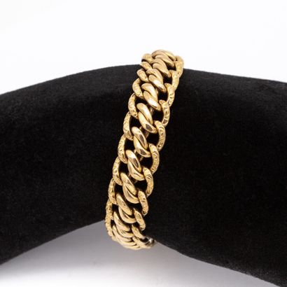 null Bracelet en or jaune (750) 18K maille américaine. 

Poids : 30g 2 

AIGLE