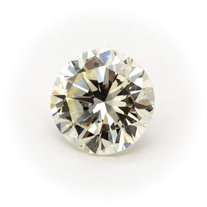 null Bague en platine griffée d'un diamant de 7,22 carats taille moderne épaulé de...