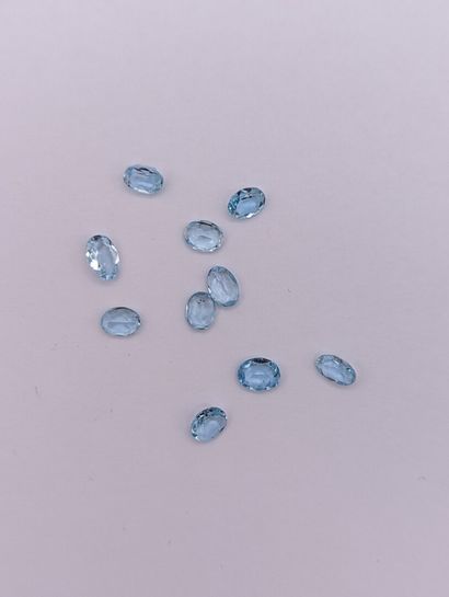 null 10 aigues marines bleues ovales pour un poids total de 3,37 carats environ
