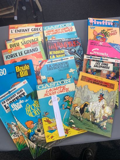 null Un ensemble de 14 albums de bandes-dessinées diverses : Tintin n°53, Alix, Les...