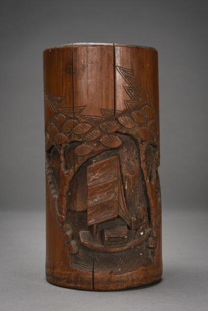 null CHINE, Deux pots à pinceaux en bambou sculpté

H : 20 - Diam : 10 cm

(fent...