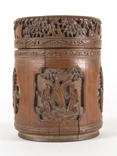 null CHINE Pot couvert en bambou sculpté en relief dans des médailllons

H : 16 -...