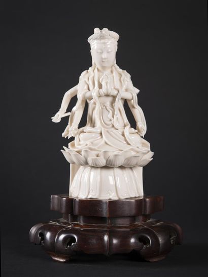 null CHINE, Statuette d'Avalokitesvara en porcelaine Blanc de Chine

18/19e siècle

La...
