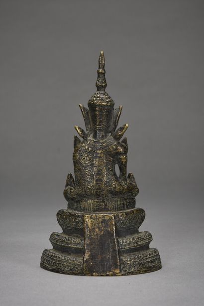  Bouddha assis en bronze 
H : 19 cm