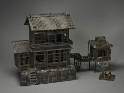  CHINE importante Miniature de temple avec personnages prenant le thé, en bronze...