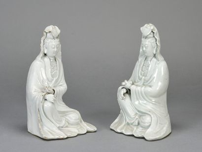 null CHINE, Paire de figurines représentant la déesse Guanyin en porcelaine blanc.

18/19ème...