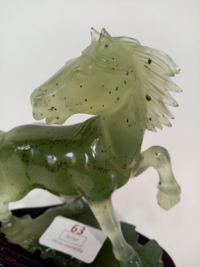 null CHINE, Cheval sculpté en jadéite vert " épinard "

Sur socle en bois 

H. 16...