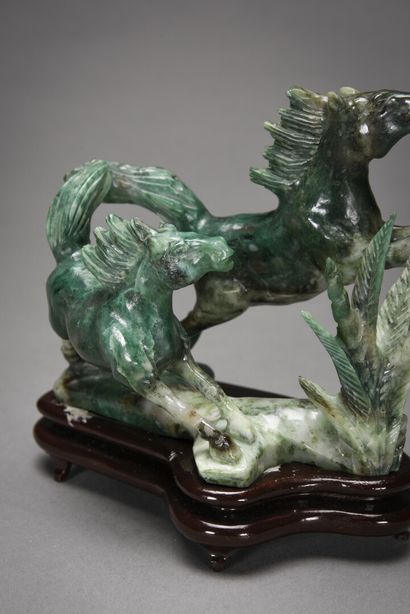 null CHINE Sculpture chevaux en jade

H : 12.5 cm

L : 14 cm