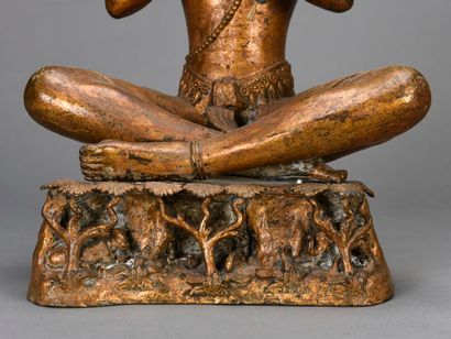  ASIE DU SUD EST, Bouddha en bronze doré 
20ème siècle 
36 x 25 cm