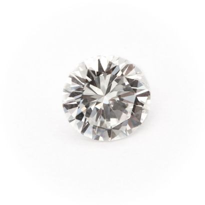 null Diamant solitaire taille moderne de 1,01 carat environ. Monture métal débri...