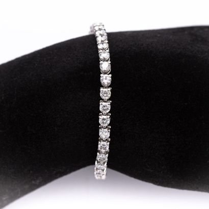 null Bracelet en platine (950) avec ligne de diamants. 

Poids total des diamants...